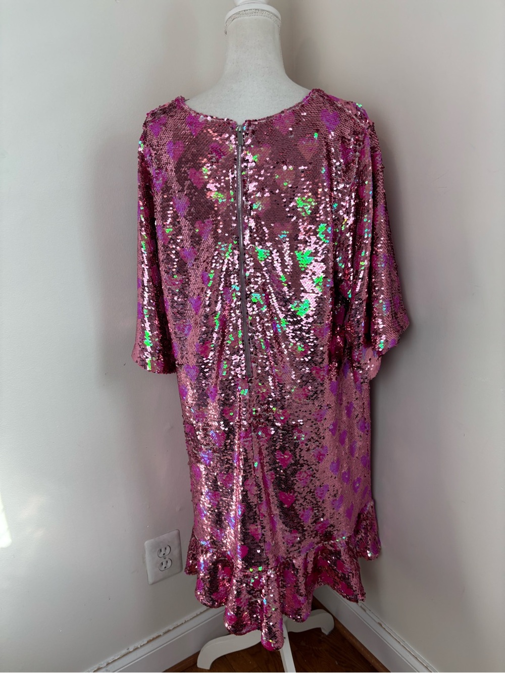 Ivy City Co Evelyn Dress features With all-over Pink Sequin Heart Pattern Size X - Picture 4 of 12